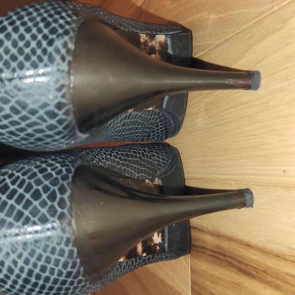 Betsy Johnson black "snakeskin" leather stiletto slouchy booties, 3.75" heel - Picture 6 of 7